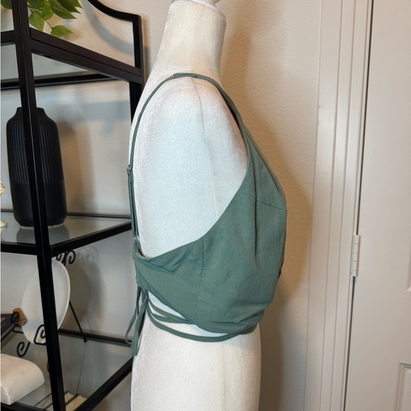 NWT ASTR THE LABEL Divine U Neck Short Cropped Top Dark Sage Size L - Picture 5 of 8